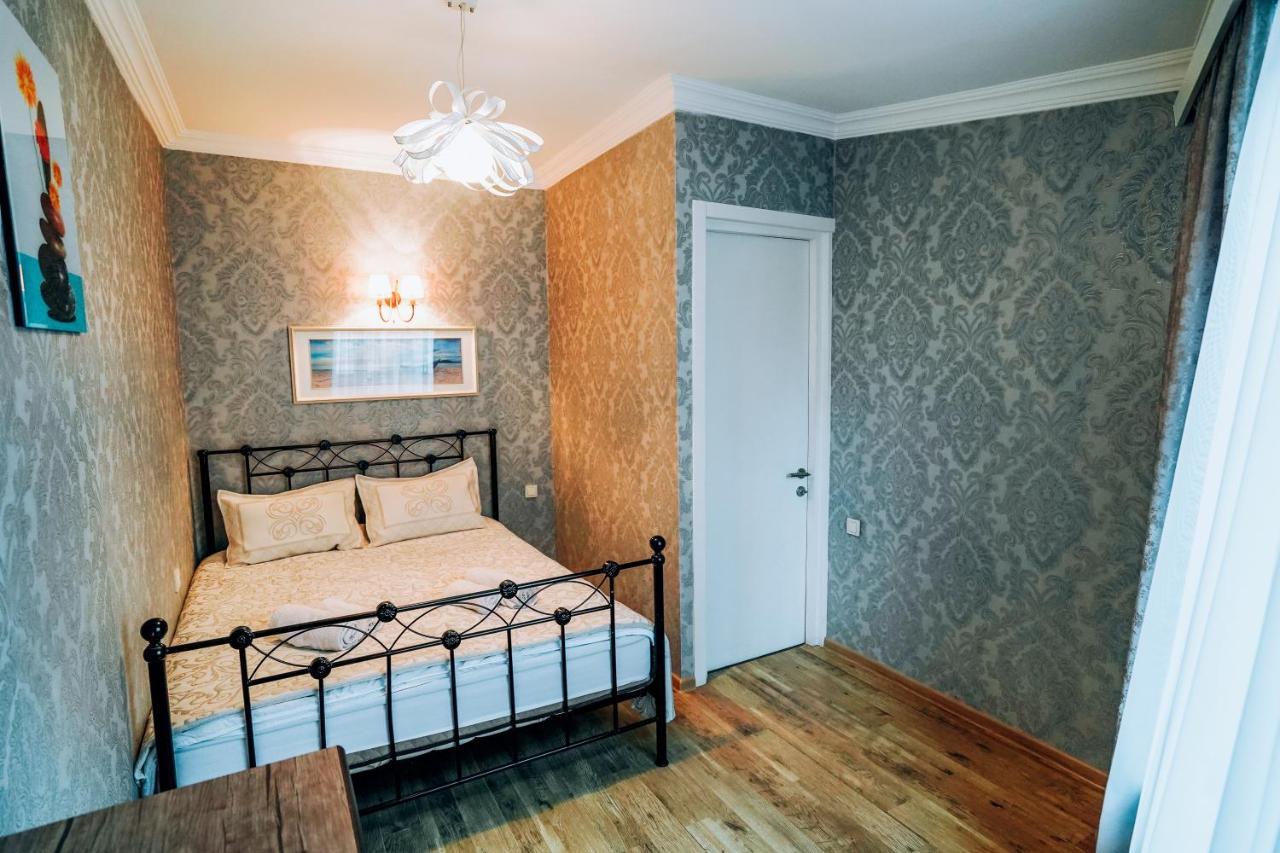 Appartamento Second House Rustaveli Tbilisi Esterno foto