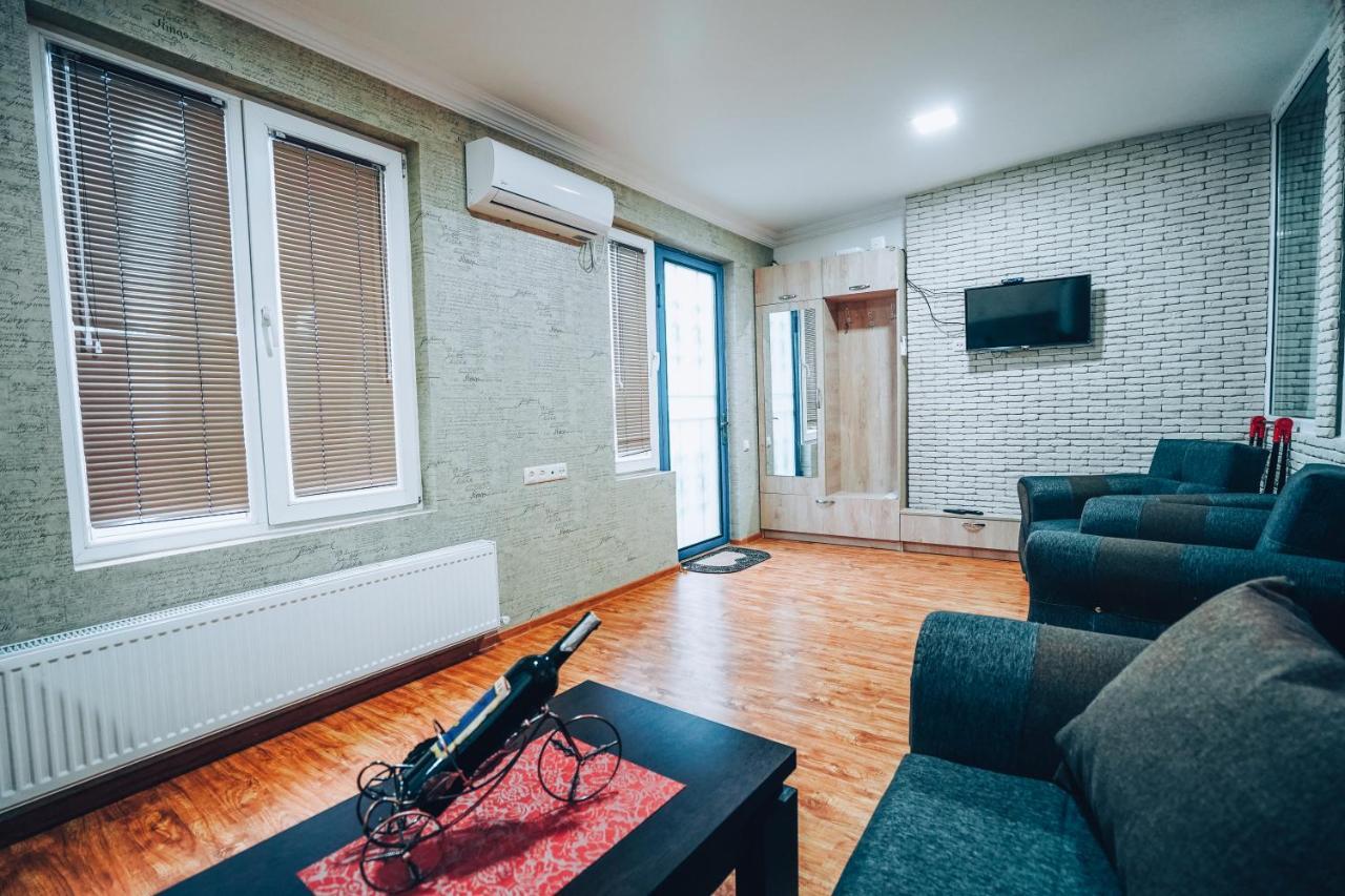 Appartamento Second House Rustaveli Tbilisi Esterno foto