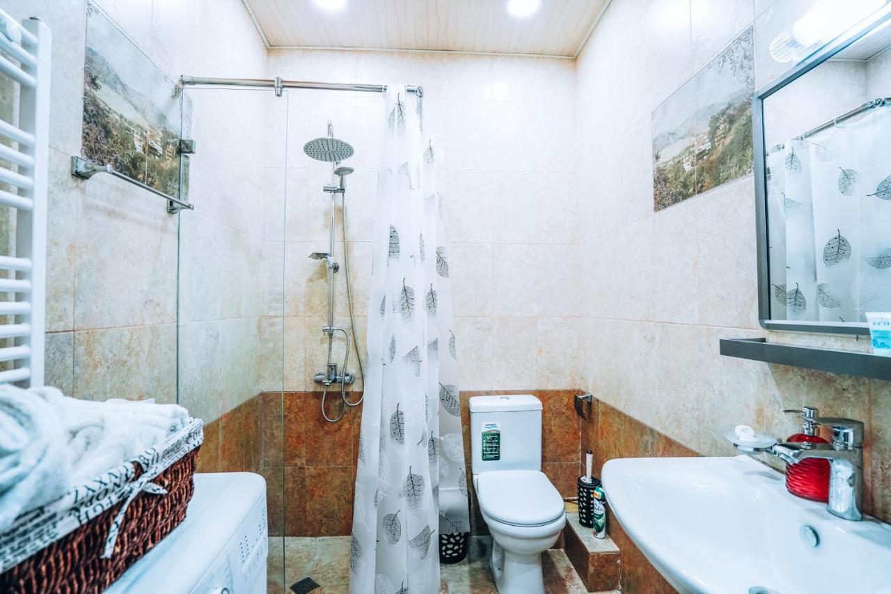 Appartamento Second House Rustaveli Tbilisi Esterno foto